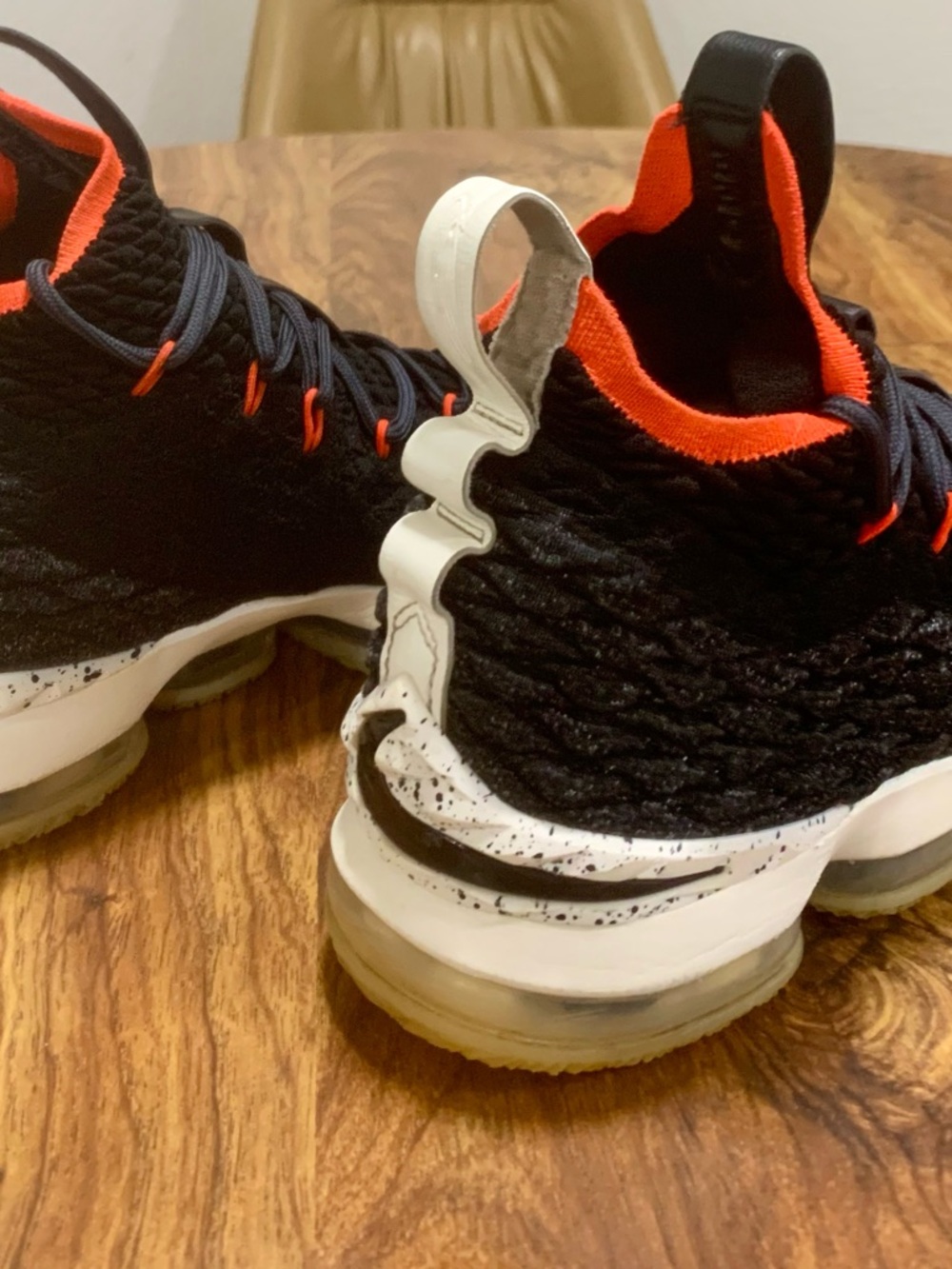 Nike LeBron 15 'Bright Crimson' - Picture 4 of 15